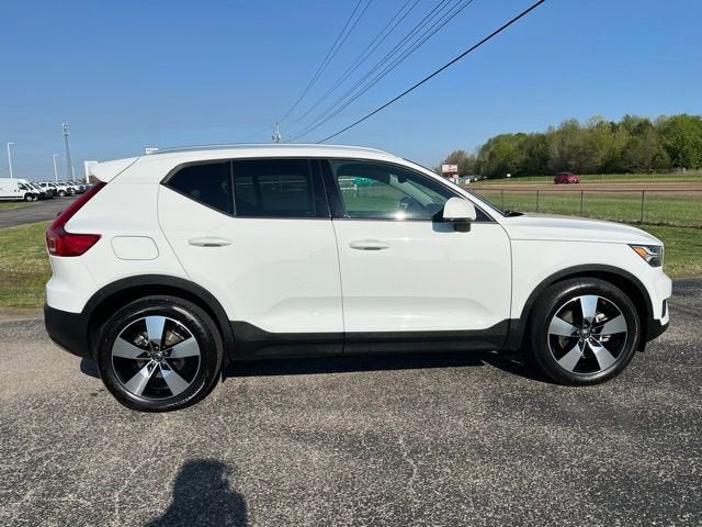 2020 Volvo XC40 Momentum