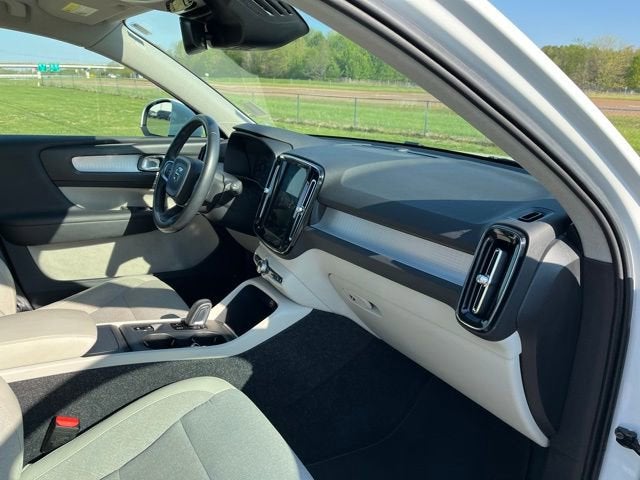2020 Volvo XC40 Momentum